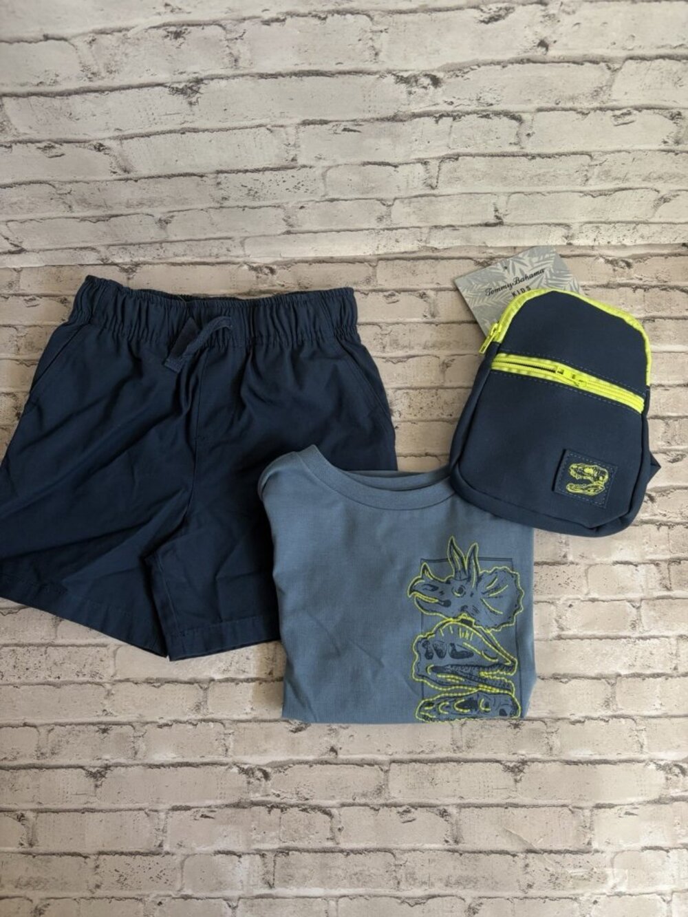 Tommy Bahama Boys 3 Piece Set Shirt, Shorts, Backpack Size XS NWT